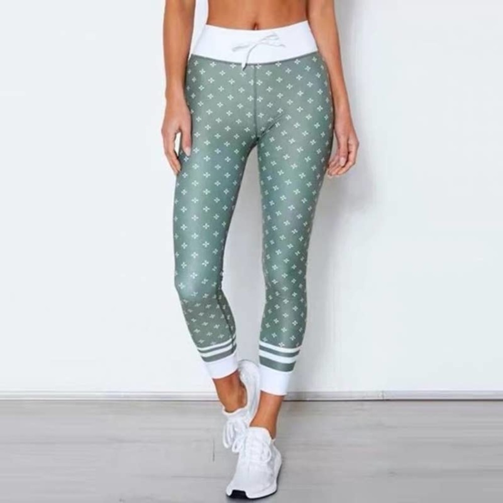 Sarah's Day x White Fox Active Jasmine Olive Green Clover Leggings Medium
